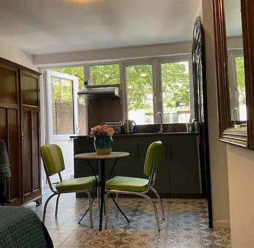 Studio2 Bright Studio With Private Patio In Central London